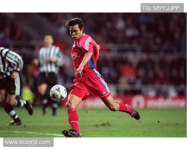 全球足球明星精彩瞬间全景展示与背后故事揭秘