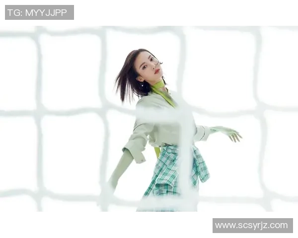 足球明星穿搭风潮过膝袜时尚写真展现运动魅力与个性风格 足球明星穿搭风潮过膝袜时尚写真展现运动魅力与个性风格