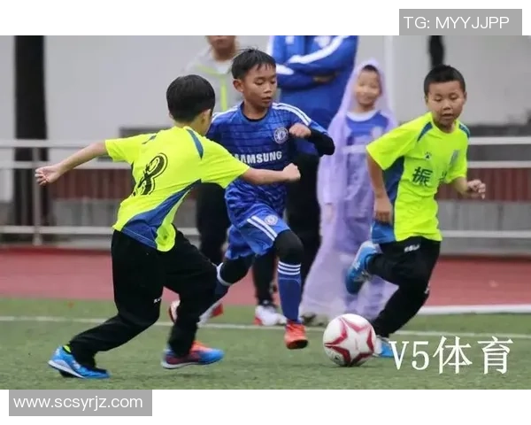 足球明星转身新篇章揭秘他们的成长与辉煌历程